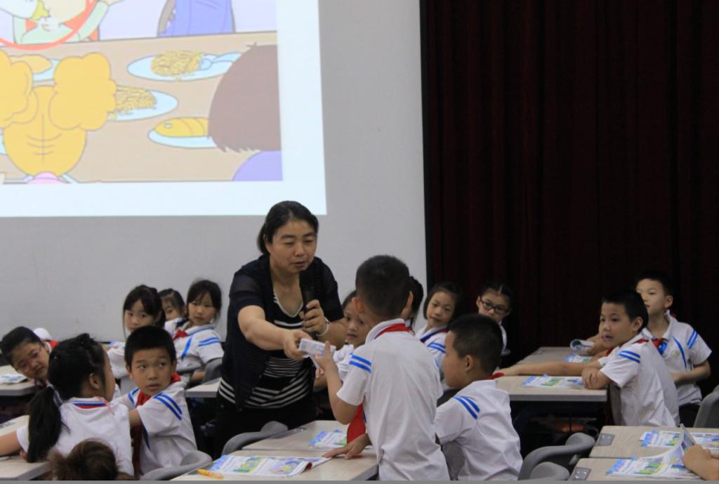 通北中心小学廖一华老师执教三年级英语课《Module4, Unit1 Do you like meat?》