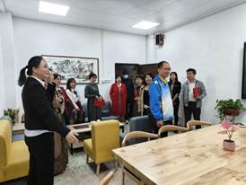 参观名师工作室 (1)