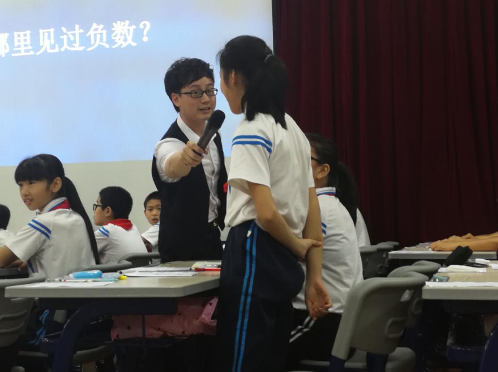 漳州市实验小学黄乐老师执教六年级数学课《认识负数》